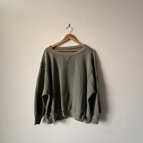 American Eagle Seriously Lived In Waffle Knit An Oversized Crewneck Size Medium - Picture 2 of 10